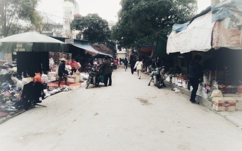 Đi chợ sớm mùa đông